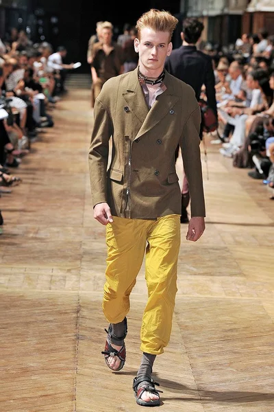 Look 32